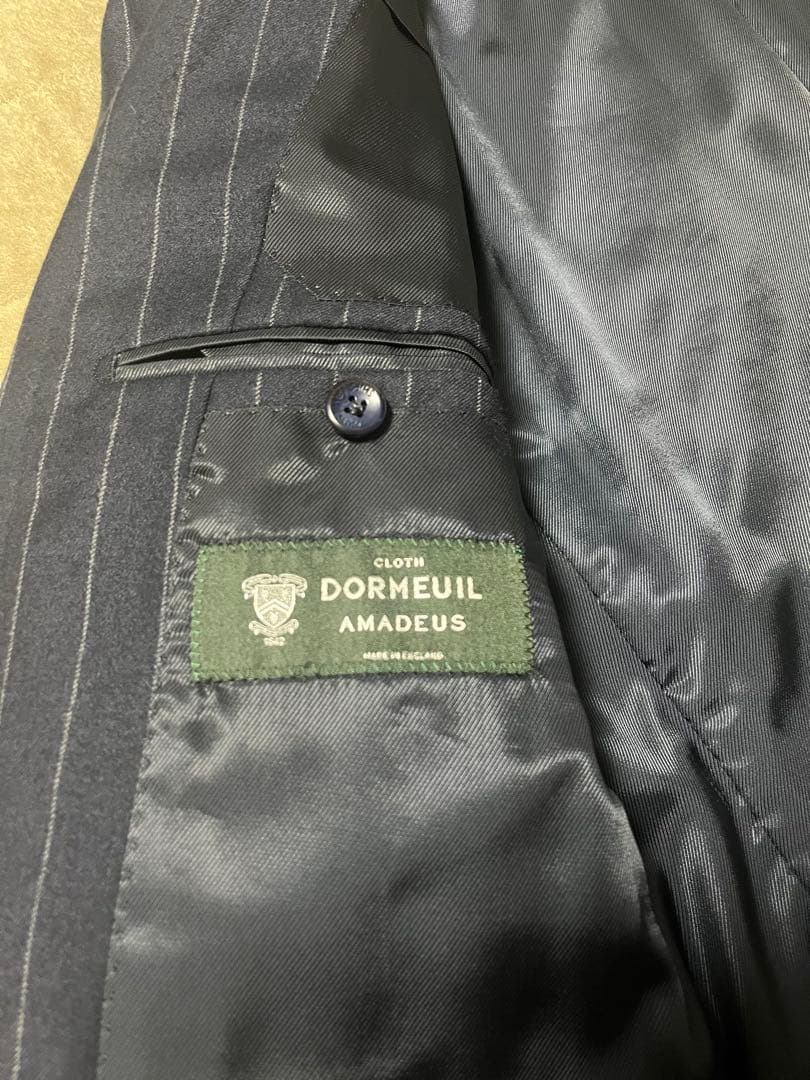 【極美品】シップス×ドーメルの上品なチョークストライプの秋冬用スーツ（46）です