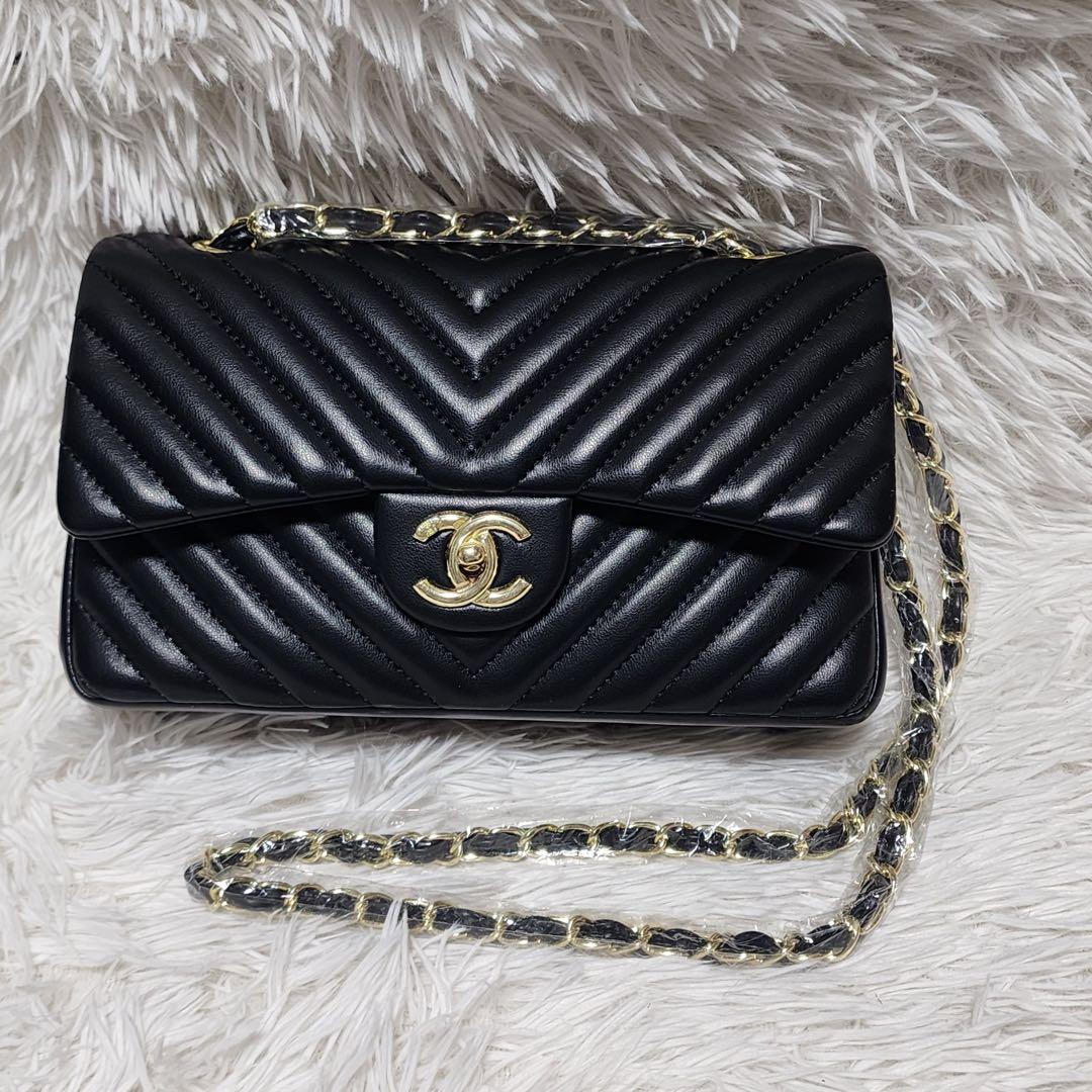e*i様 CHANEL ショルダーバッグ　Vステッチ　ノベルティ　シャネル　黒