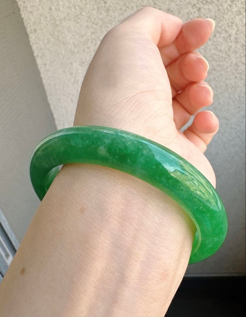 深いグリーン　緑翡翠　Ａランクヒスイバングル