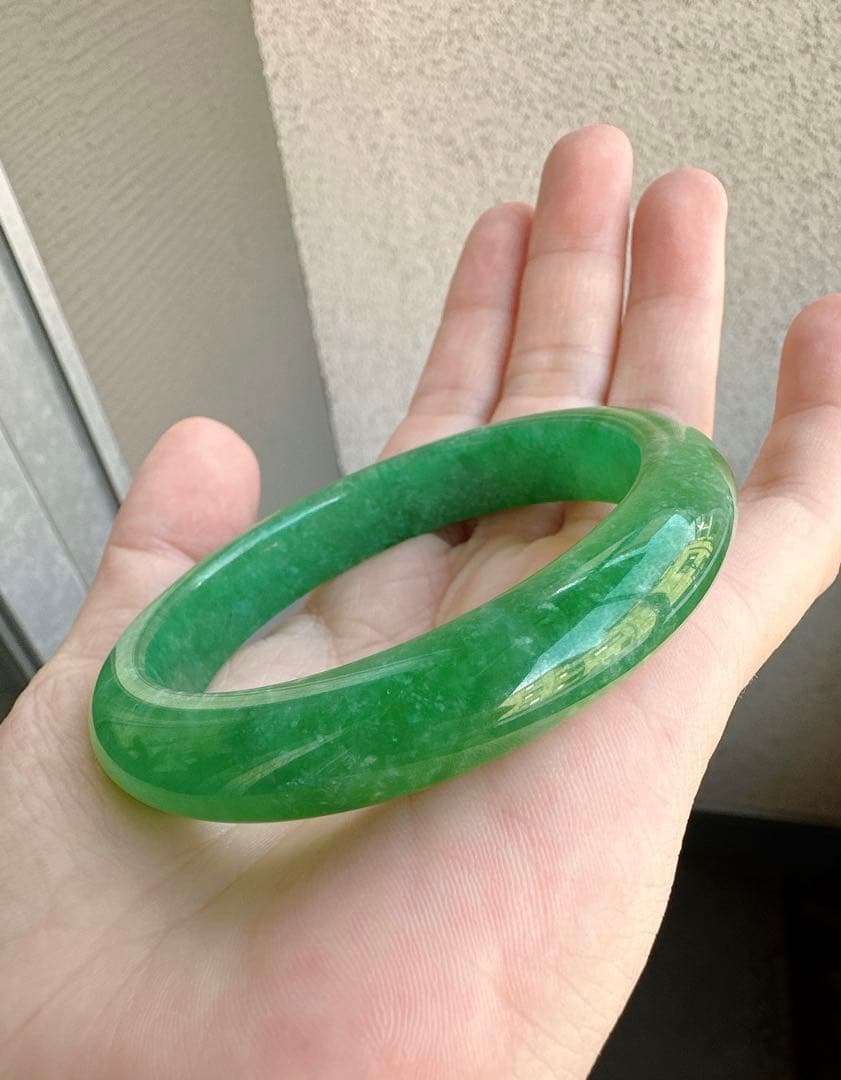 深いグリーン　緑翡翠　Ａランクヒスイバングル
