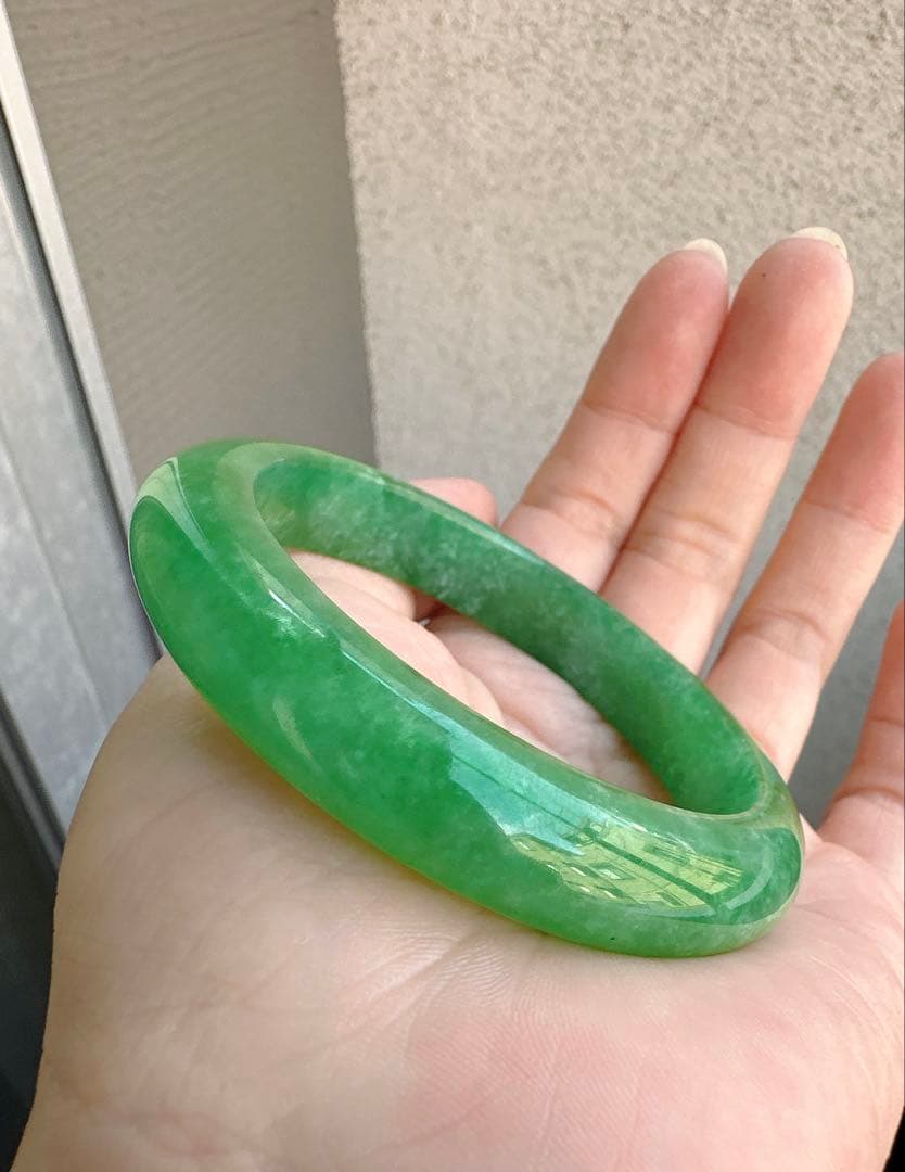 深いグリーン　緑翡翠　Ａランクヒスイバングル