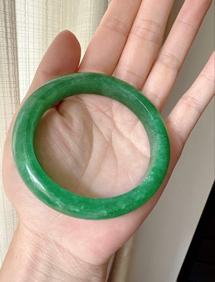 深いグリーン　緑翡翠　Ａランクヒスイバングル