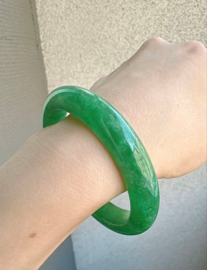 深いグリーン　緑翡翠　Ａランクヒスイバングル