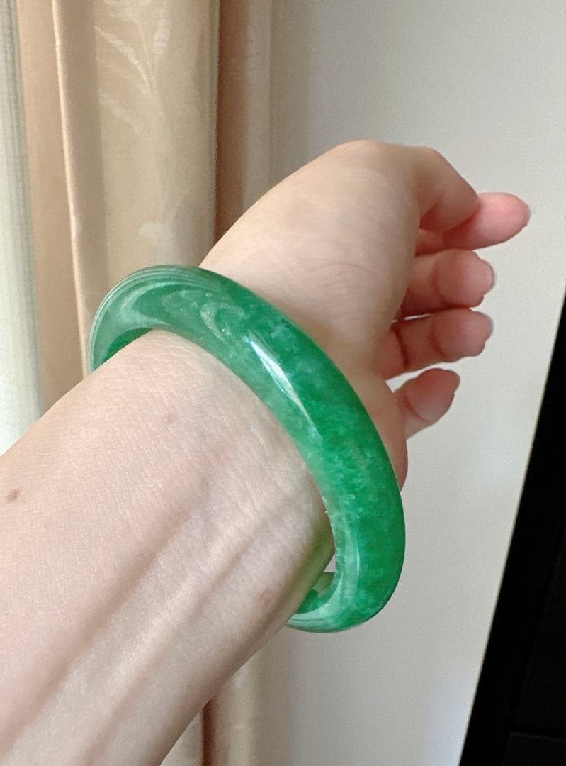 深いグリーン　緑翡翠　Ａランクヒスイバングル