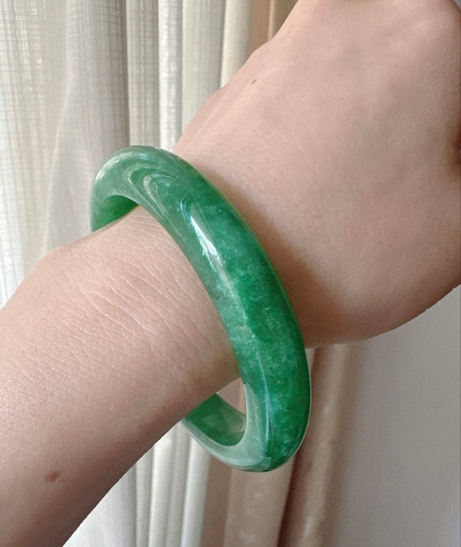 深いグリーン　緑翡翠　Ａランクヒスイバングル