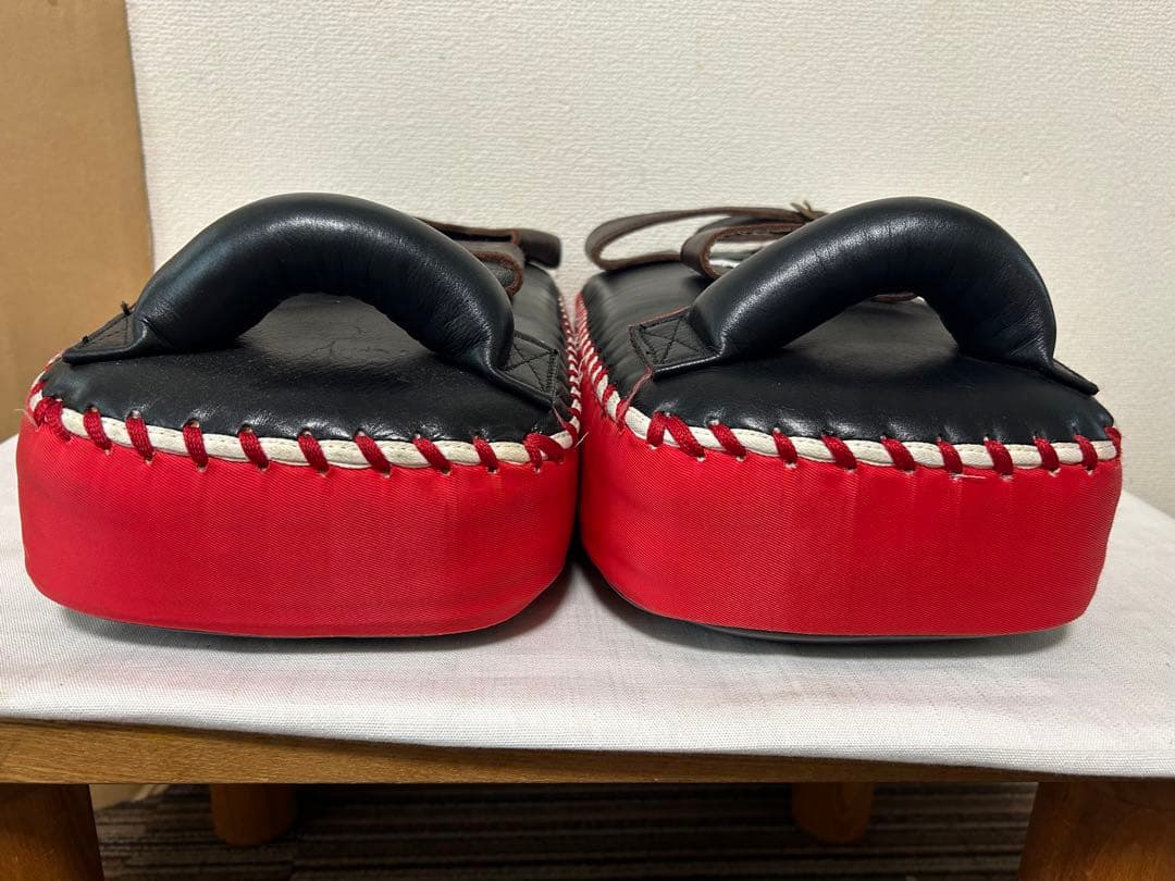 W レザー パンチングミット 黒/赤