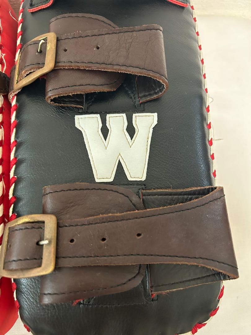 W レザー パンチングミット 黒/赤