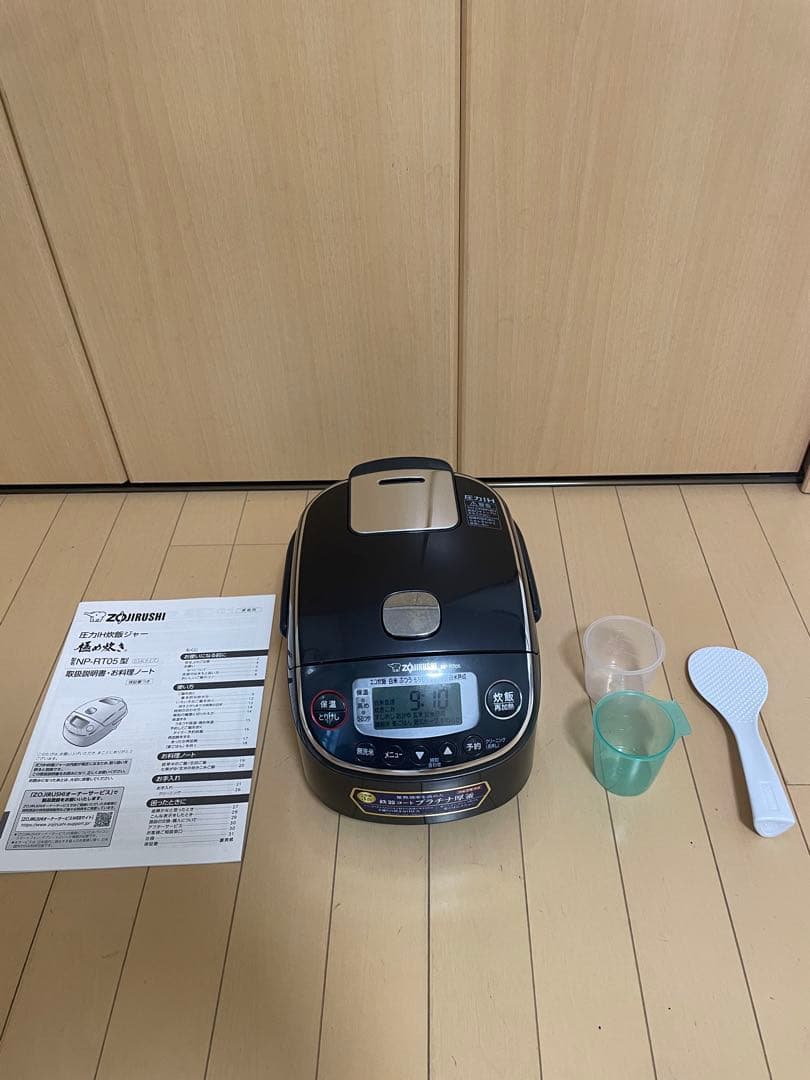 （超美品）NP-RT05-BA 象印 炊飯器 圧力 IH炊飯ジャー 3合炊き