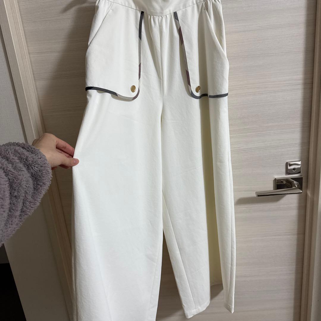 新品ブルーレーベル　ホワイト ガウチョパンツ ポケット付き