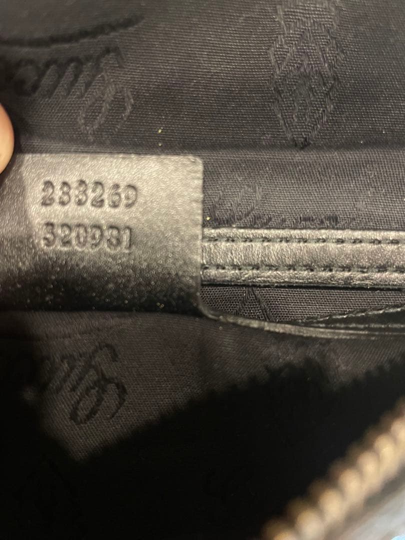 GUCCI ブラック ナイロン ボディバッグ