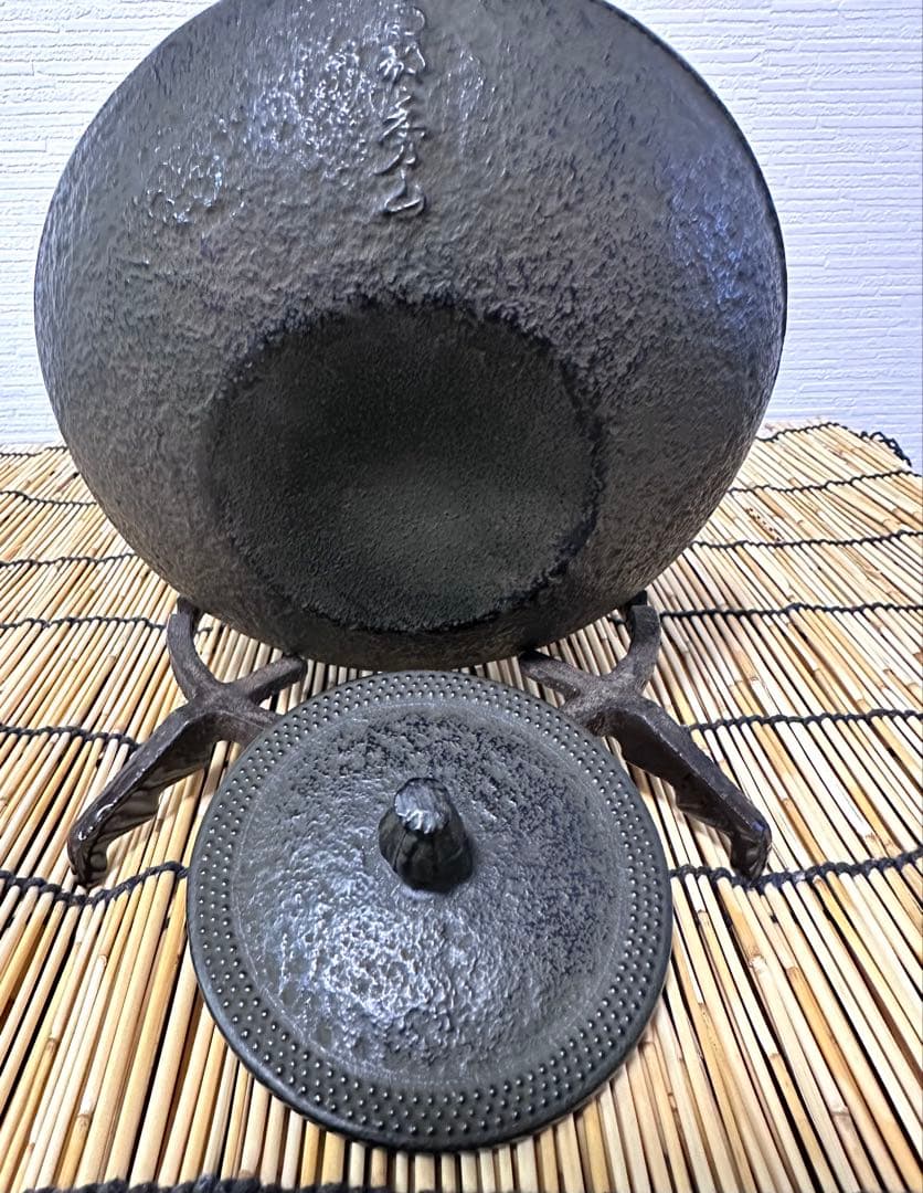 未使用、付属品付 南部盛栄堂販売 南部秀山 佐藤 勝弘作 １５型アラレ 鉄瓶