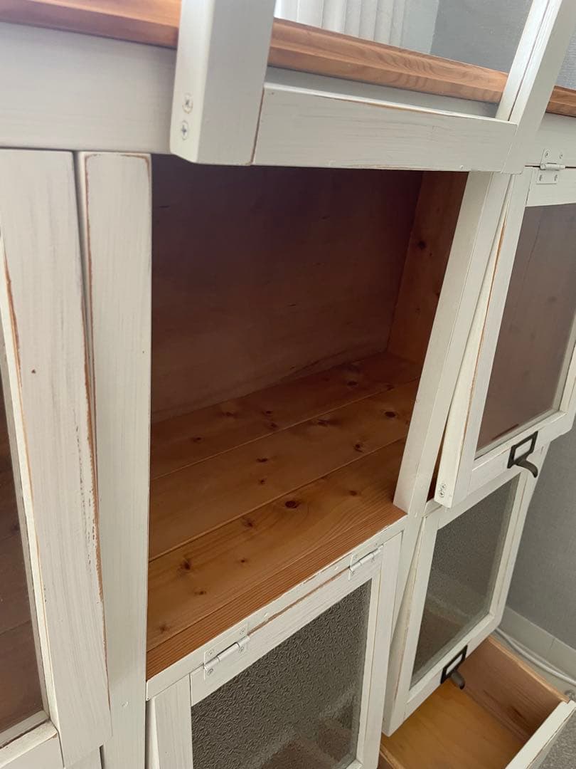 カントリー風シェルフ　アンティークキャビネット　本棚　収納ラック