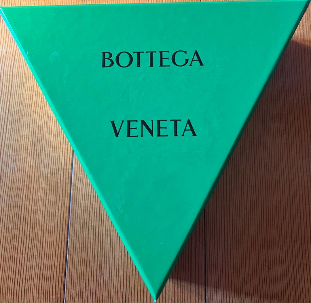 新品Bottega Veneta ブラックレザーバングル