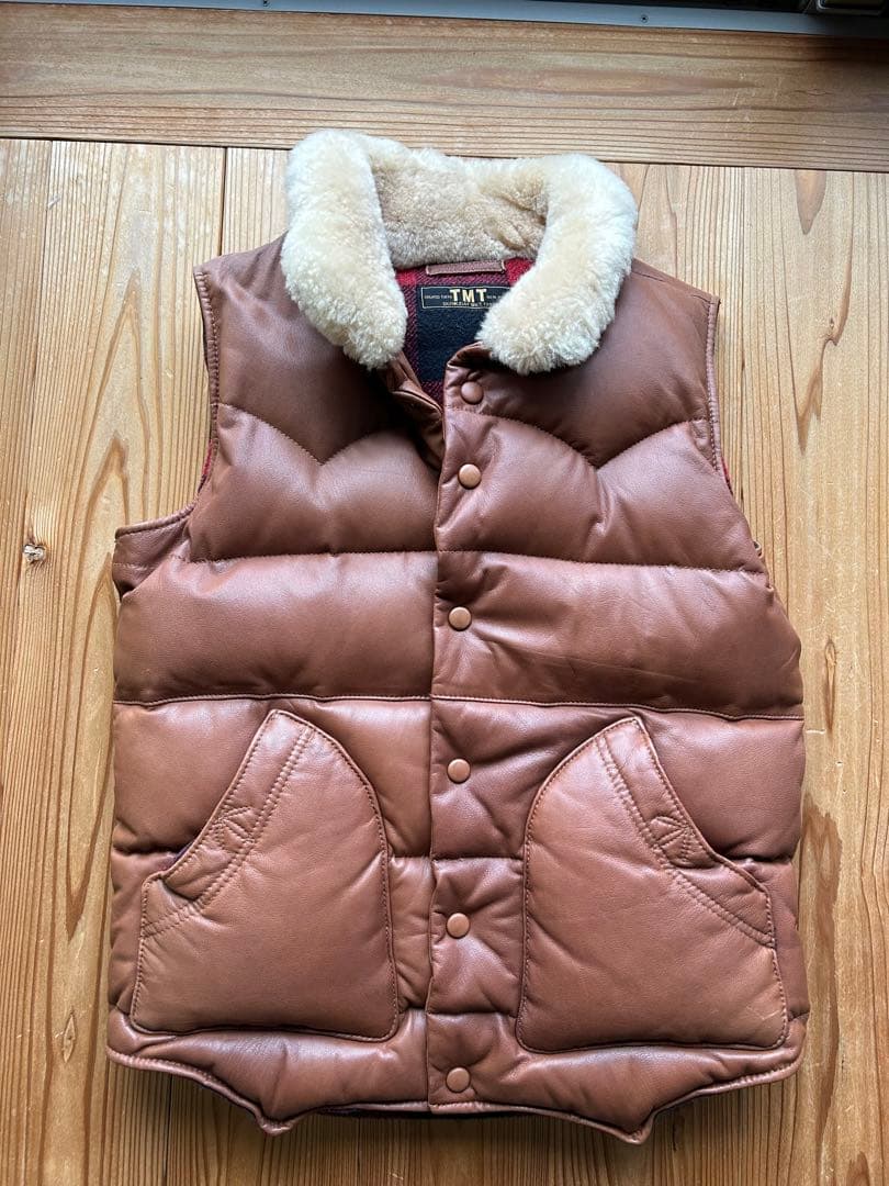 ティーエムティー TMT ゴートレザー ダウンベスト　キムタク
