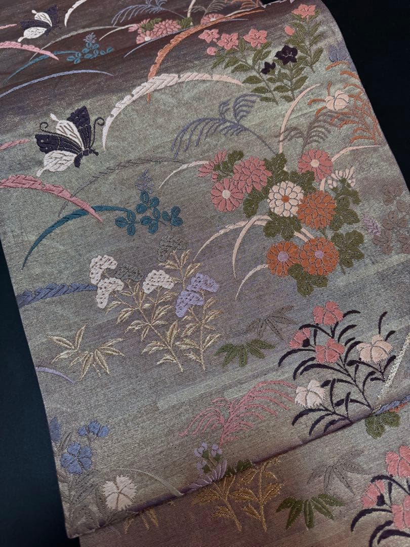 【極美品】西陣老舗機元「加藤善織物」能衣唐織刺繍「泥金箔」露芝模様 蝶々