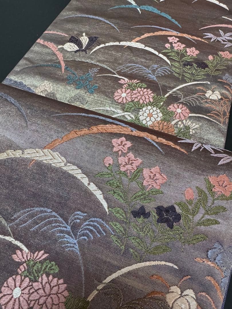 【極美品】西陣老舗機元「加藤善織物」能衣唐織刺繍「泥金箔」露芝模様 蝶々