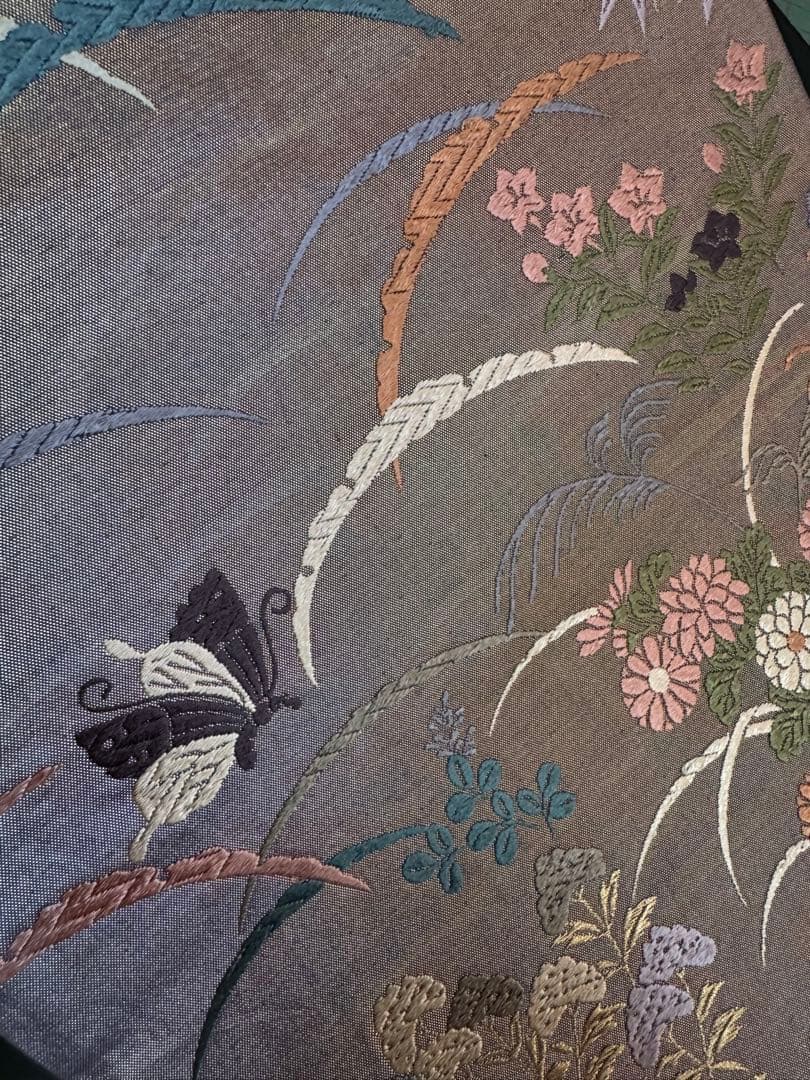 【極美品】西陣老舗機元「加藤善織物」能衣唐織刺繍「泥金箔」露芝模様 蝶々