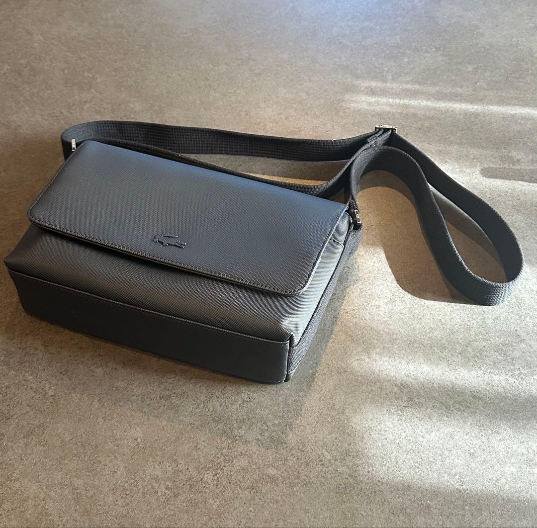 ラコステ　ブラック　メッセンジャーバッグ