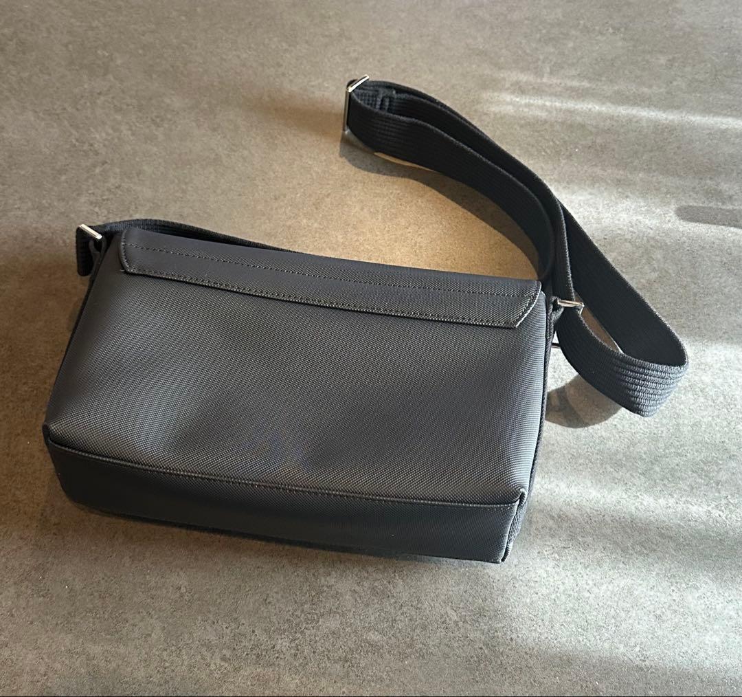 ラコステ　ブラック　メッセンジャーバッグ