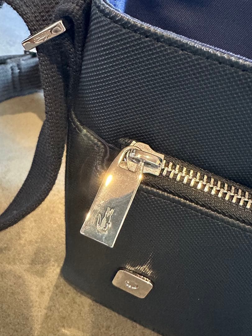 ラコステ　ブラック　メッセンジャーバッグ