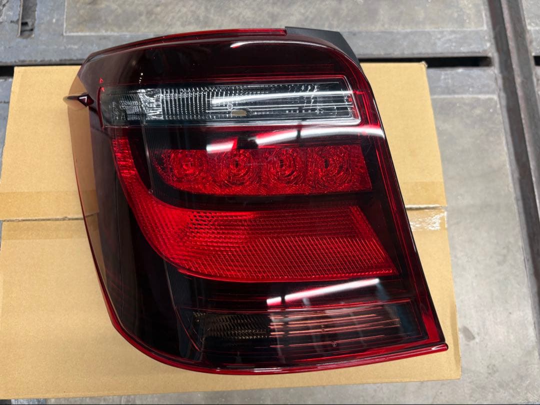 カローラNRE161 左テールランプLED