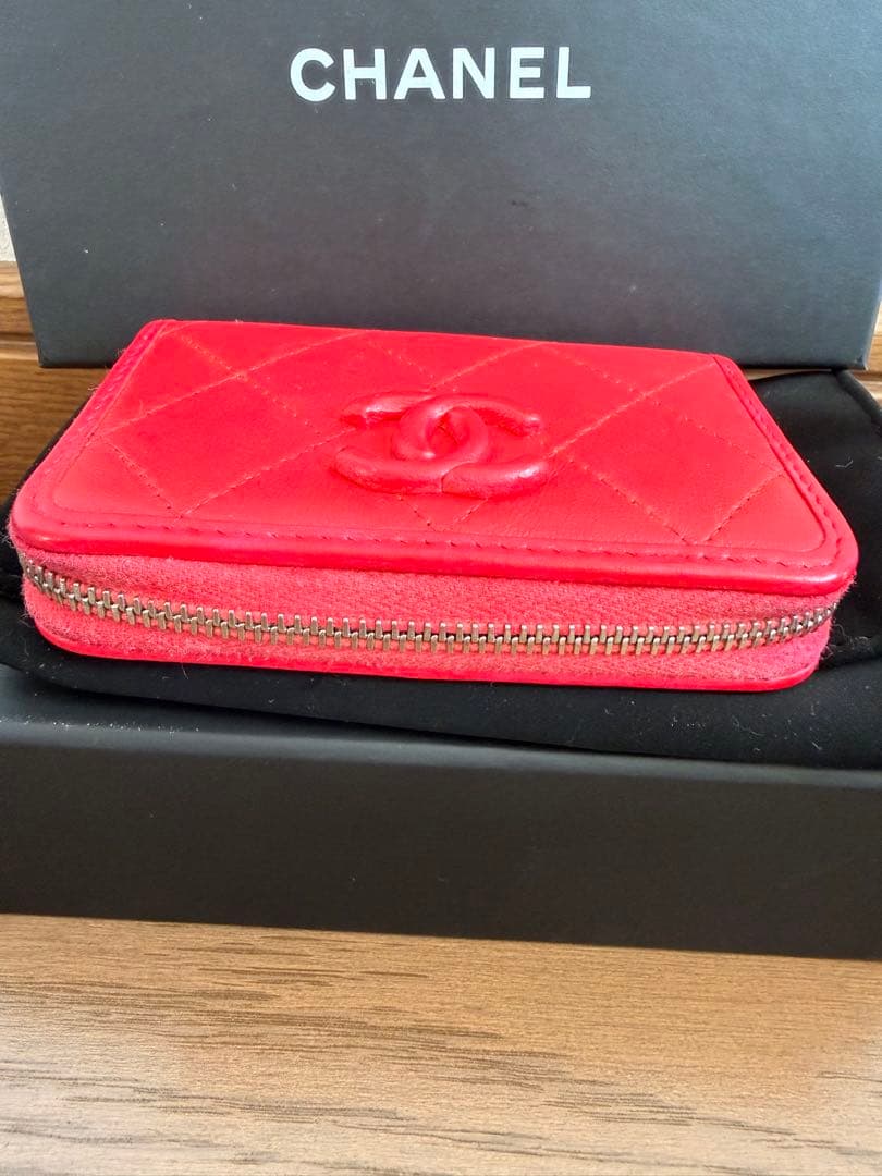 CHANEL 赤 ケース ラムスキン ココマーク