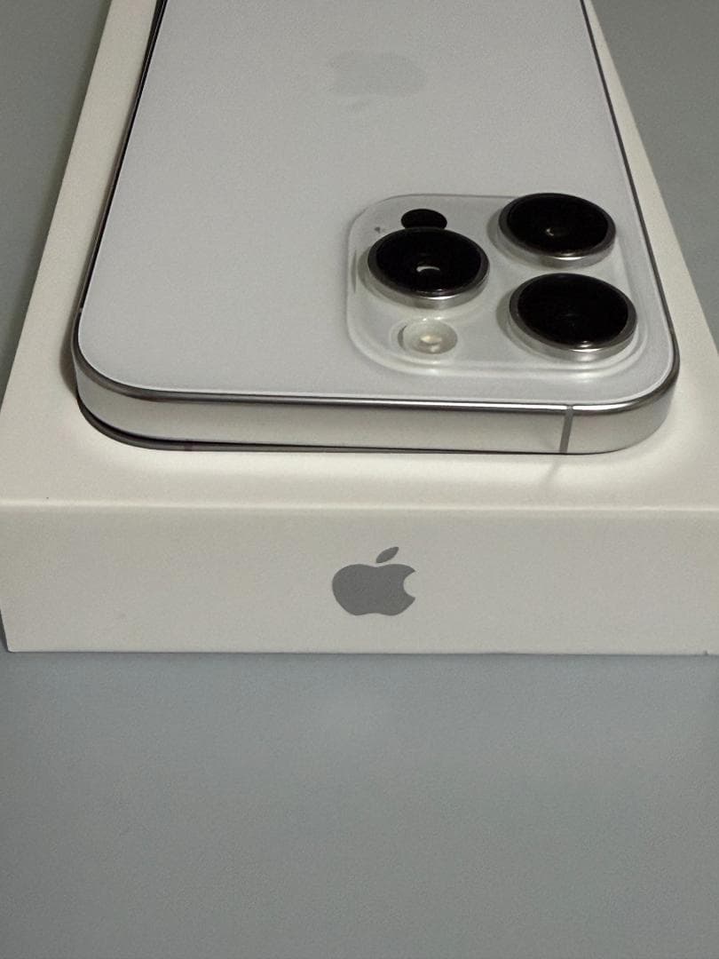 【バッテリー98%】iPhone16 ProMax ホワイトチタニウム256GB