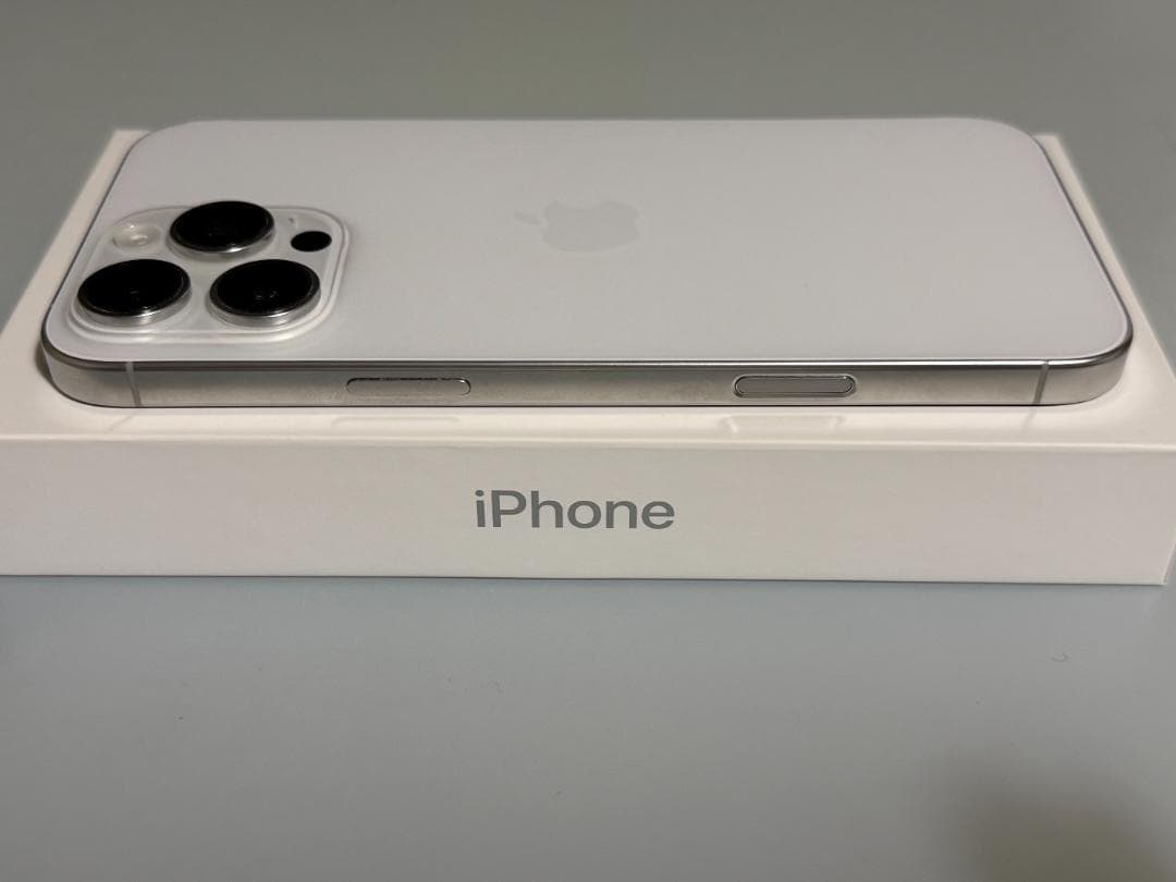 【バッテリー98%】iPhone16 ProMax ホワイトチタニウム256GB
