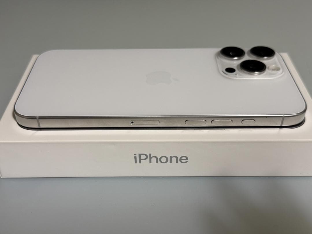 【バッテリー98%】iPhone16 ProMax ホワイトチタニウム256GB