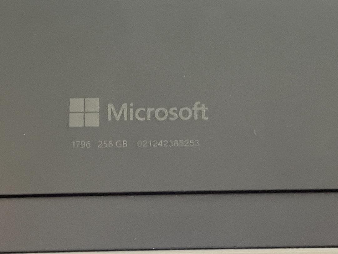 8005★Surface Pro★第８世代　Core i5★SSD★25H2