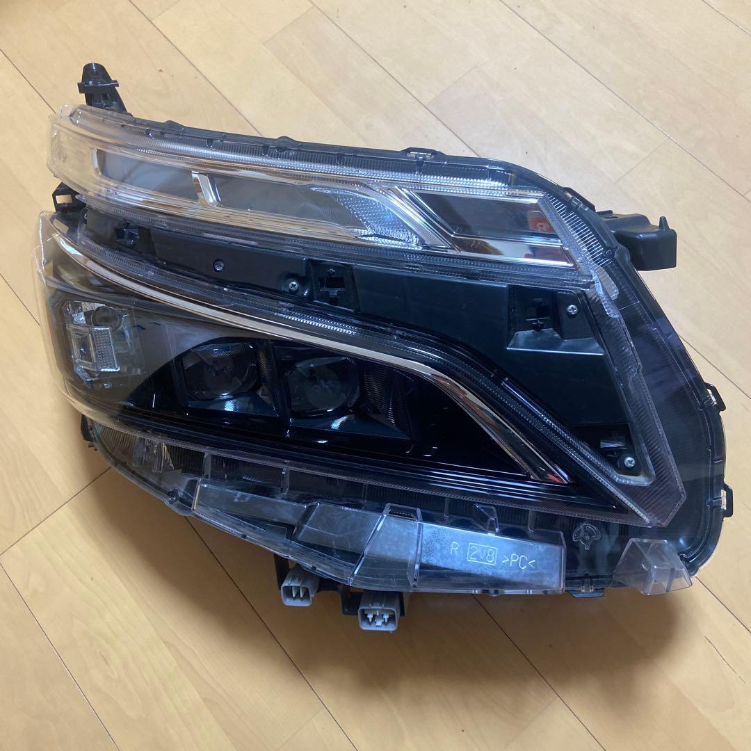 TOYOTA トヨタ 80系VOXY 純正LEDヘッドライト