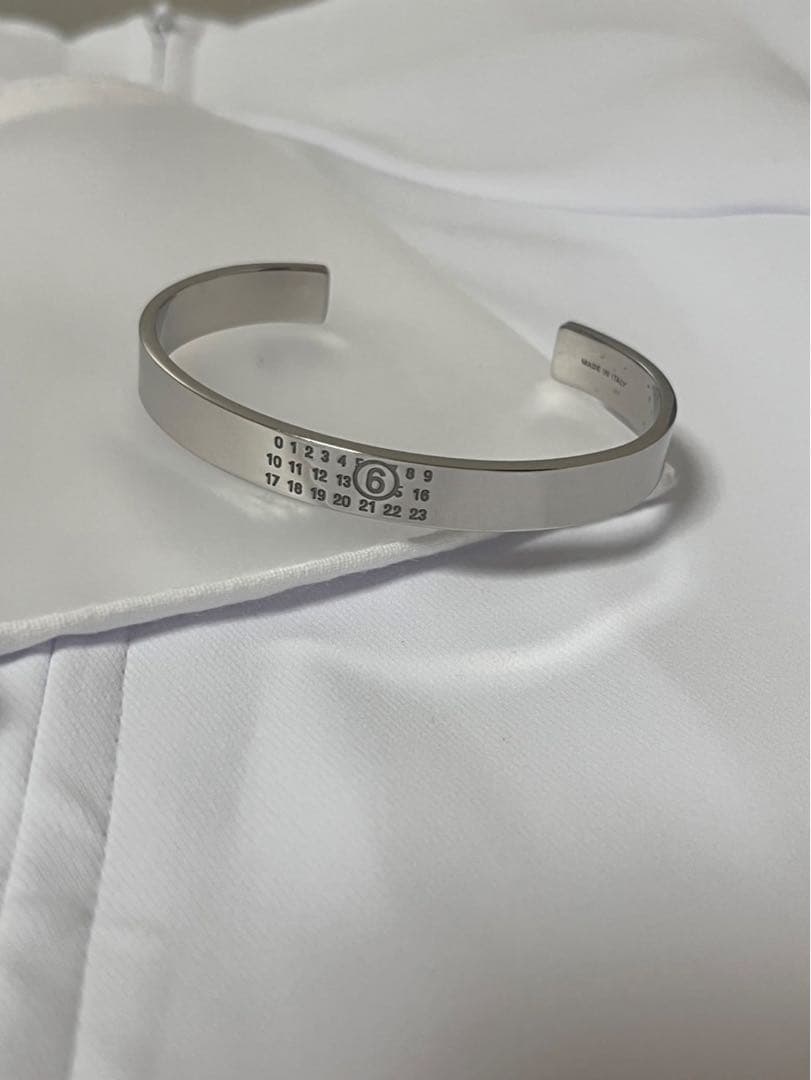 MM6 Maison Margiela カレンダー風バングル
