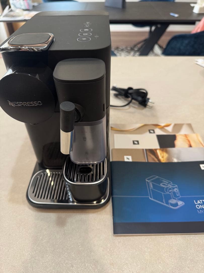 メルメリ【新品】ネスプレッソ ラティシマ・ワン プラス シャドーブラック