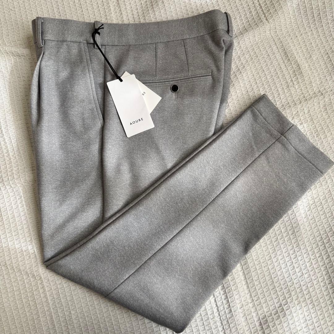 新品未使用アウール　センタープレス　ライトグレーパンツ　Lサイズ
