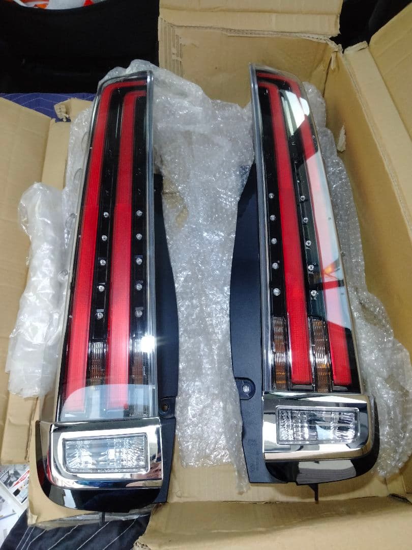 80ノア 後期テールランプ 極美品