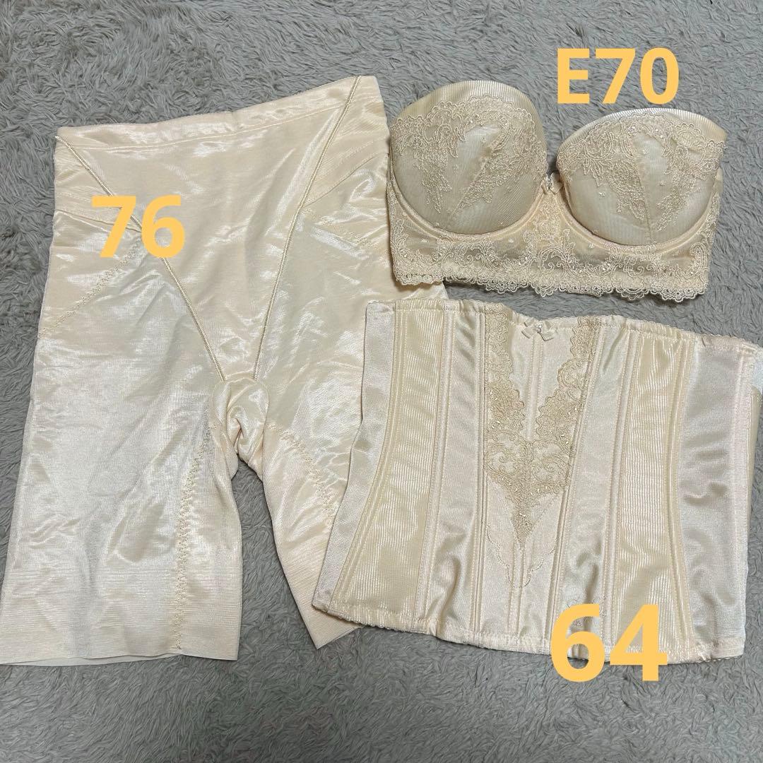 FOUR SIS & CO.　ブライダルインナー