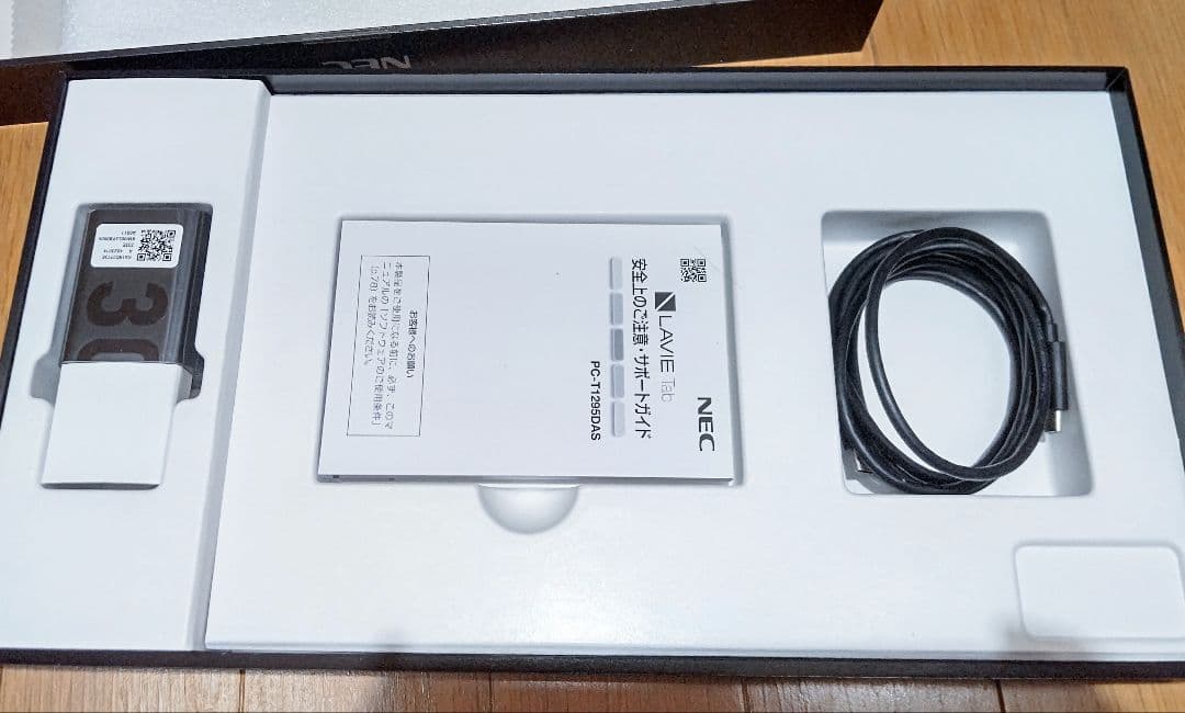 Androidタブレット本体 レザーケース付き