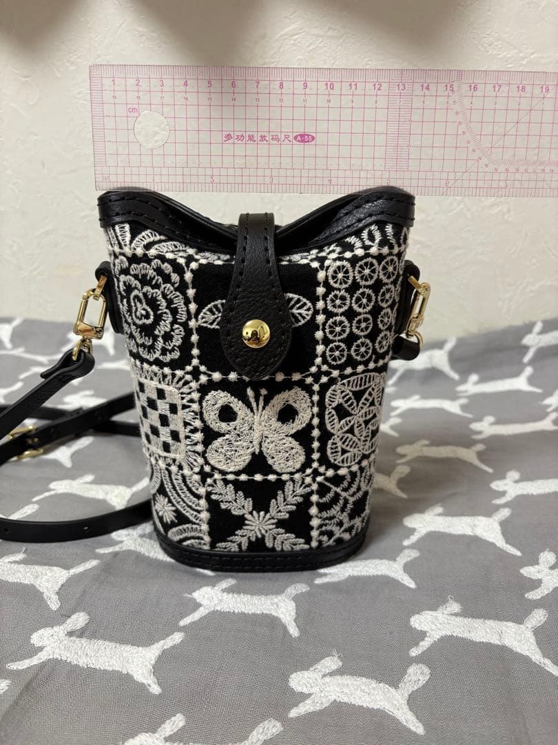 ミナペルホネン生地と牛革で作ったバッグ