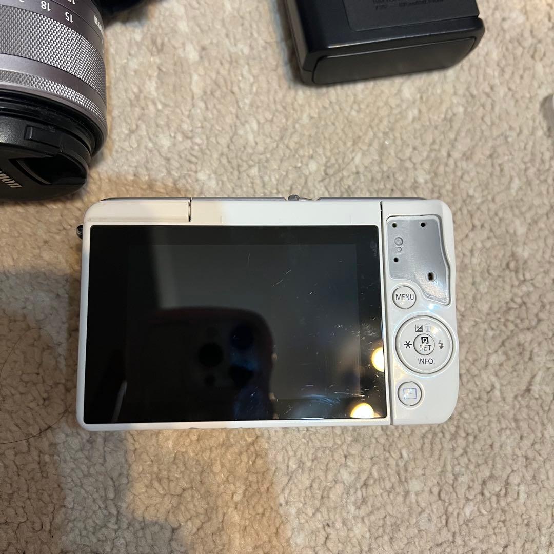 Canon EOS M10 ダブルレンズキット レッドケース付き