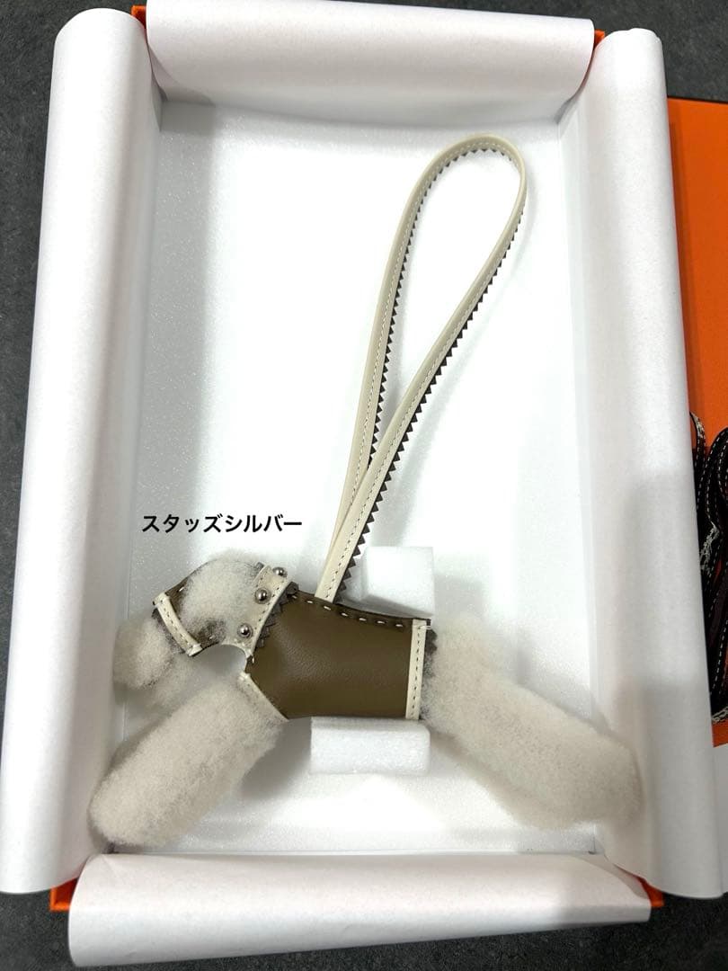 【新品】HERMES バディ チャーム エピック　スタッズ首輪 エトゥープ　ＳＶ