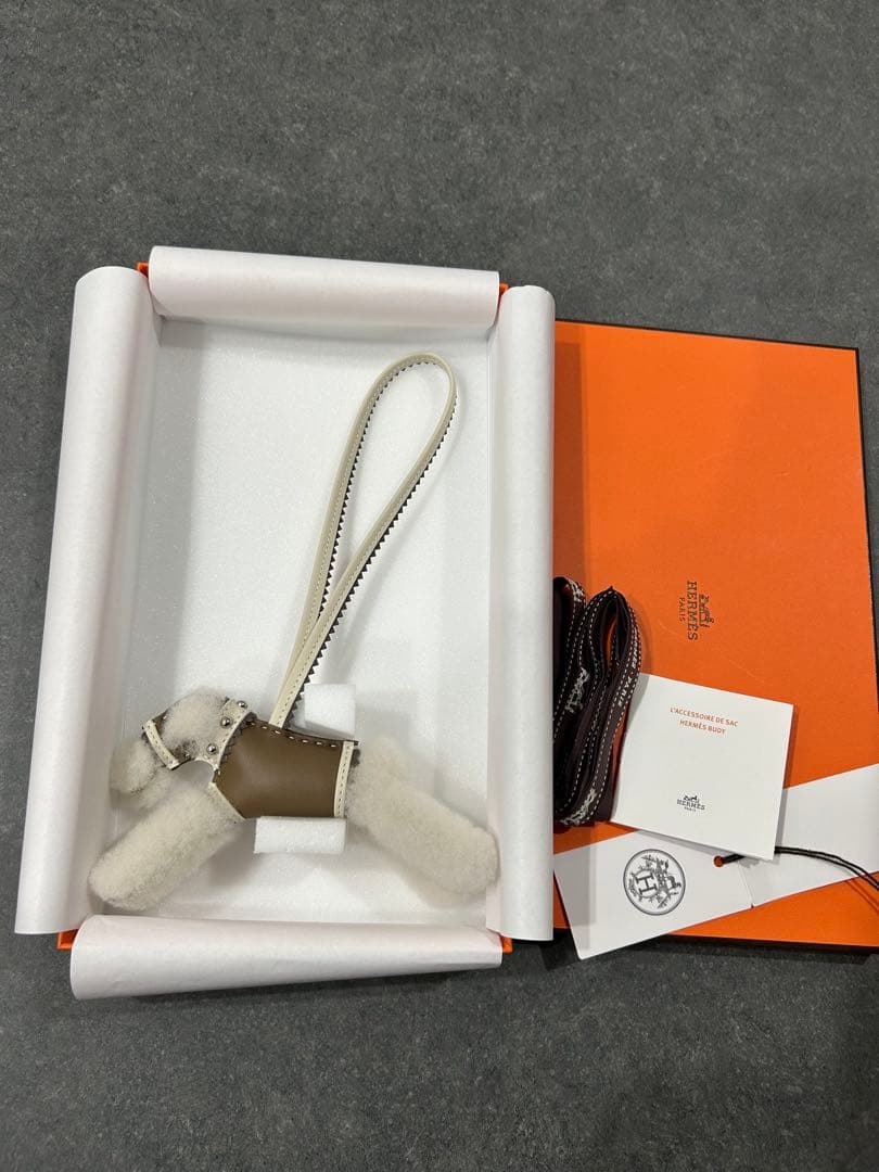 【新品】HERMES バディ チャーム エピック　スタッズ首輪 エトゥープ　ＳＶ