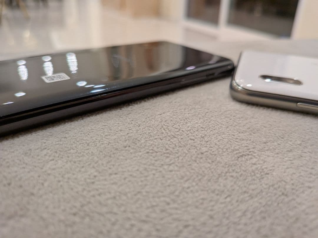 Samsung Galaxy A20 ブラック　ホワイト