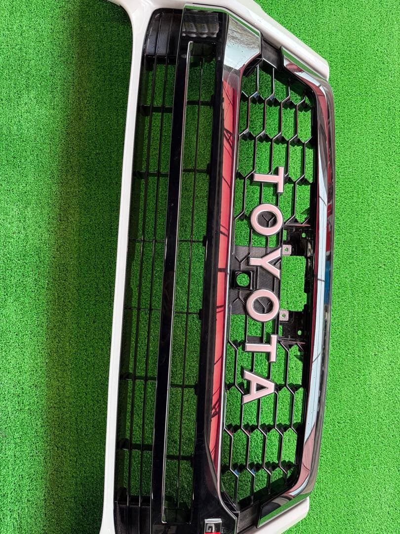 ハイラックス　バンパーグリル　GUN125