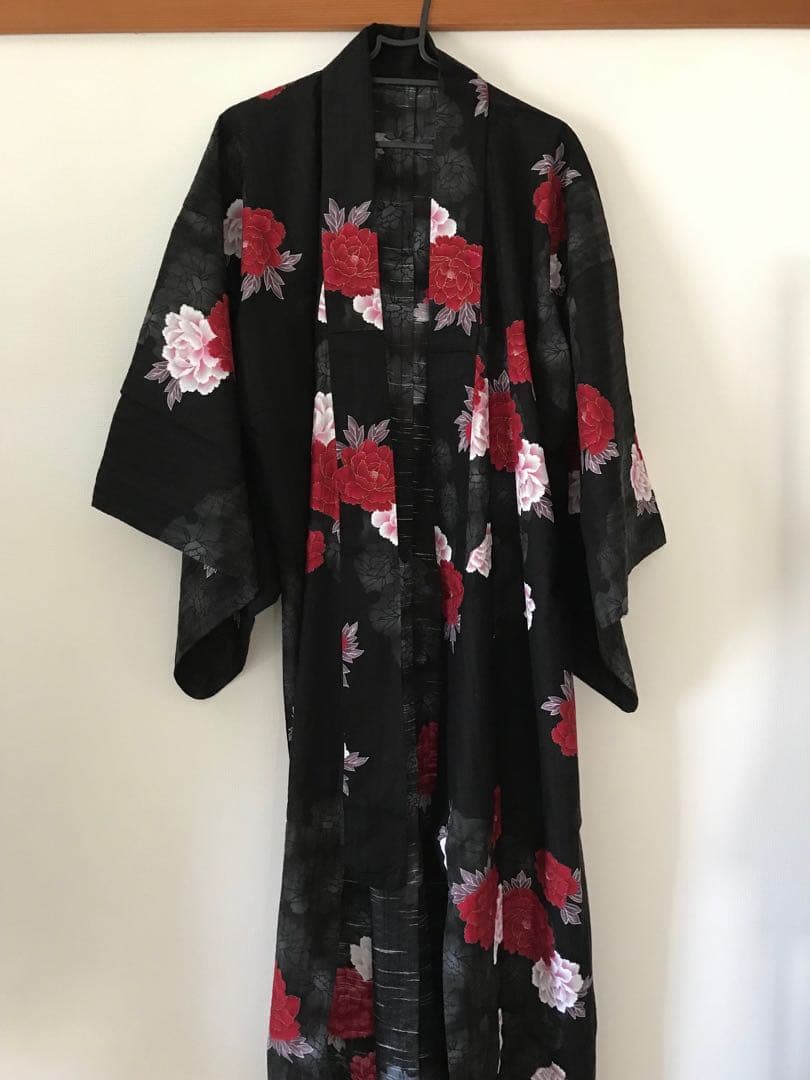 綿 仕立て上り 浴衣 黒地に牡丹柄 帯なし リメイクして洋服にしても