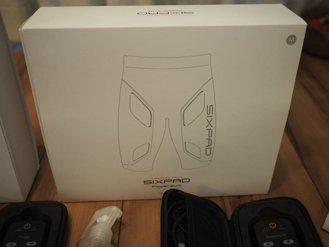 SIXPAD 夫婦で着用可 メンズ　上Sサイズ 下Mサイズ　パワースーツ