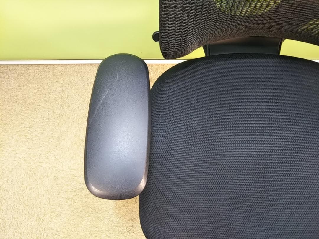 at　オカムラ　シルフィーチェア　ローバック　固定肘　前傾機能　メッシュ　中古品