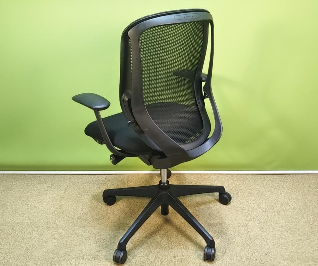 at　オカムラ　シルフィーチェア　ローバック　固定肘　前傾機能　メッシュ　中古品