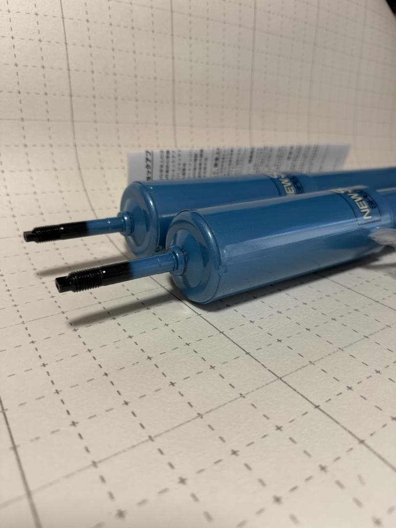 し*ん様 KYBカヤバショック ハイエース200系全車 フロント2本新品 NSF