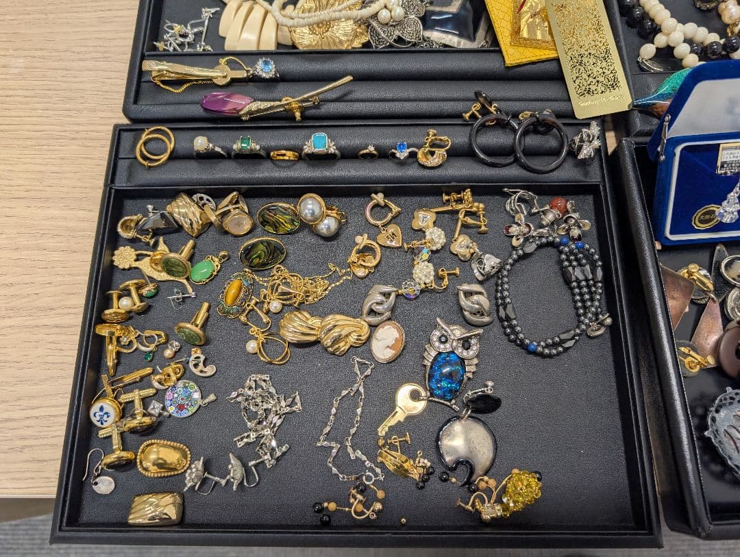 イミテーションアクセサリー まとめ売り ネックレス ブローチ 指輪 ネクタイピン