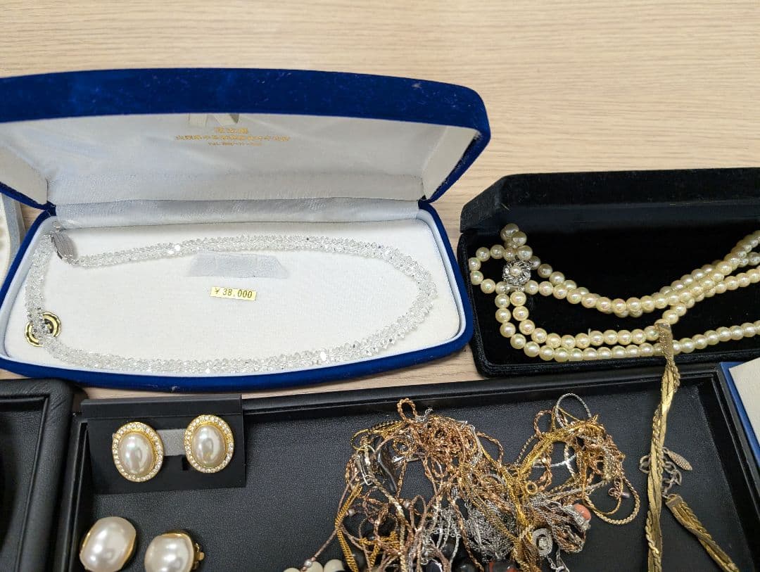 イミテーションアクセサリー まとめ売り ネックレス ブローチ 指輪 ネクタイピン